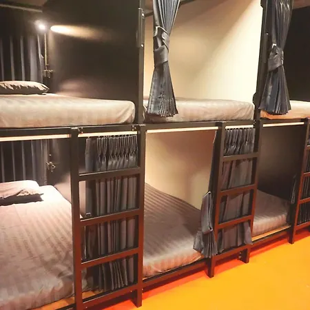 Hash Capsule Hostel Silom Soi 3